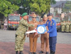 Pemkab Garut Tambah Kekuatan Armada Damkar Lewat Pinjam Pakai Mobil Tangki Air dari TNI