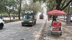 Kodim 0502/JU Kerahkan Water Canon Bersihkan Jalanan dan SMAN 41 dari Debu Vulkanik